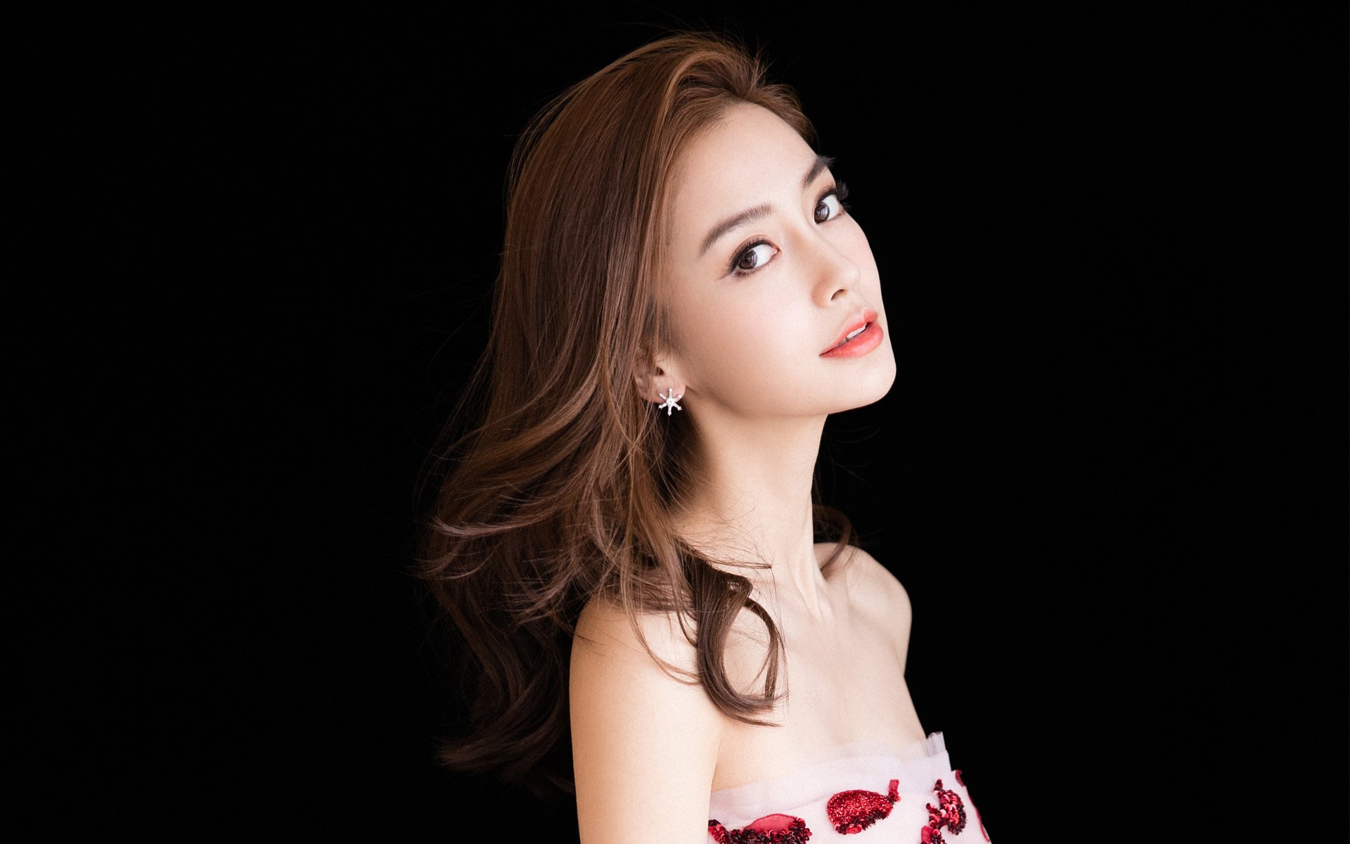 爱游戏体育APP下载-FaZe计划推出LOL联名潮服,faze战队百度百科