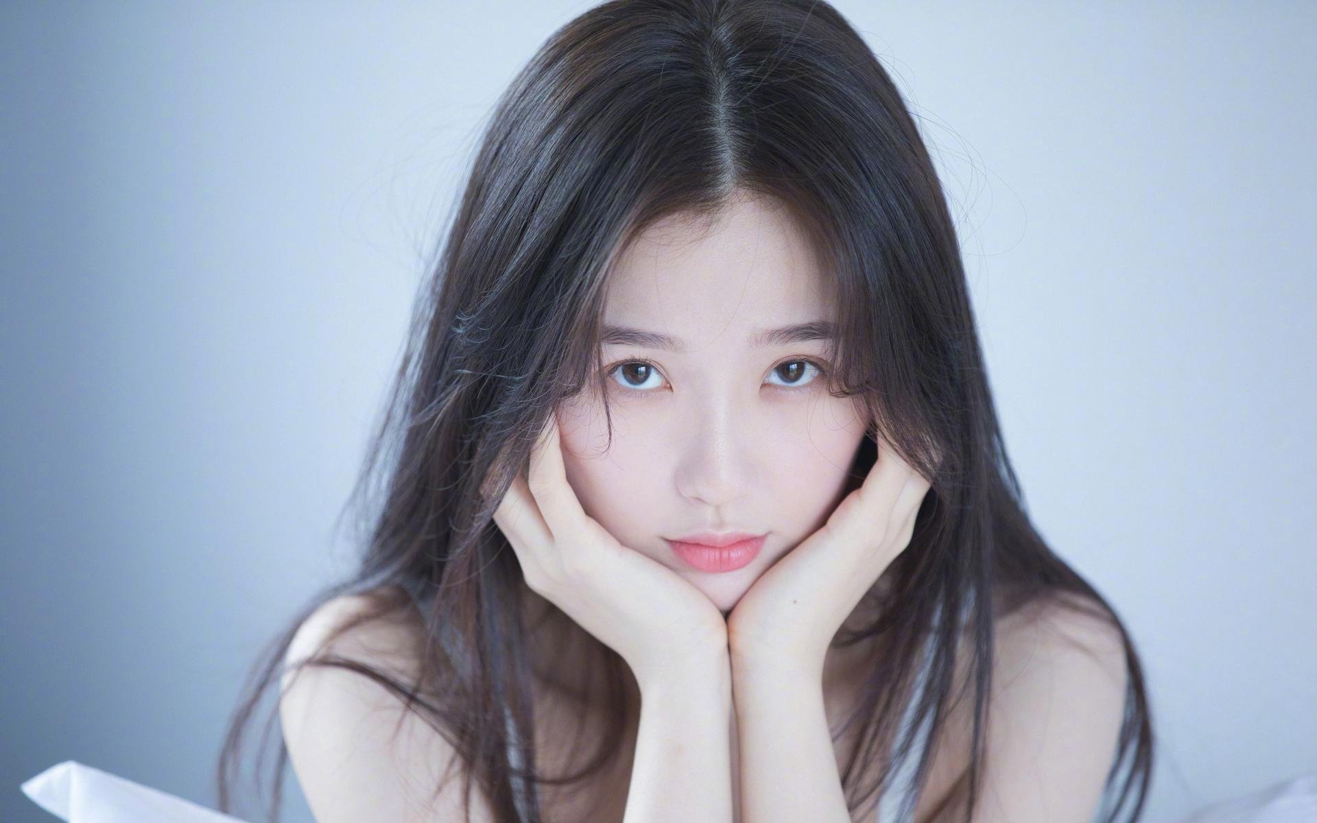 AYX体育-奥格斯堡主场2-1战胜美因茨，保级关键三分，奥格斯堡转入球员