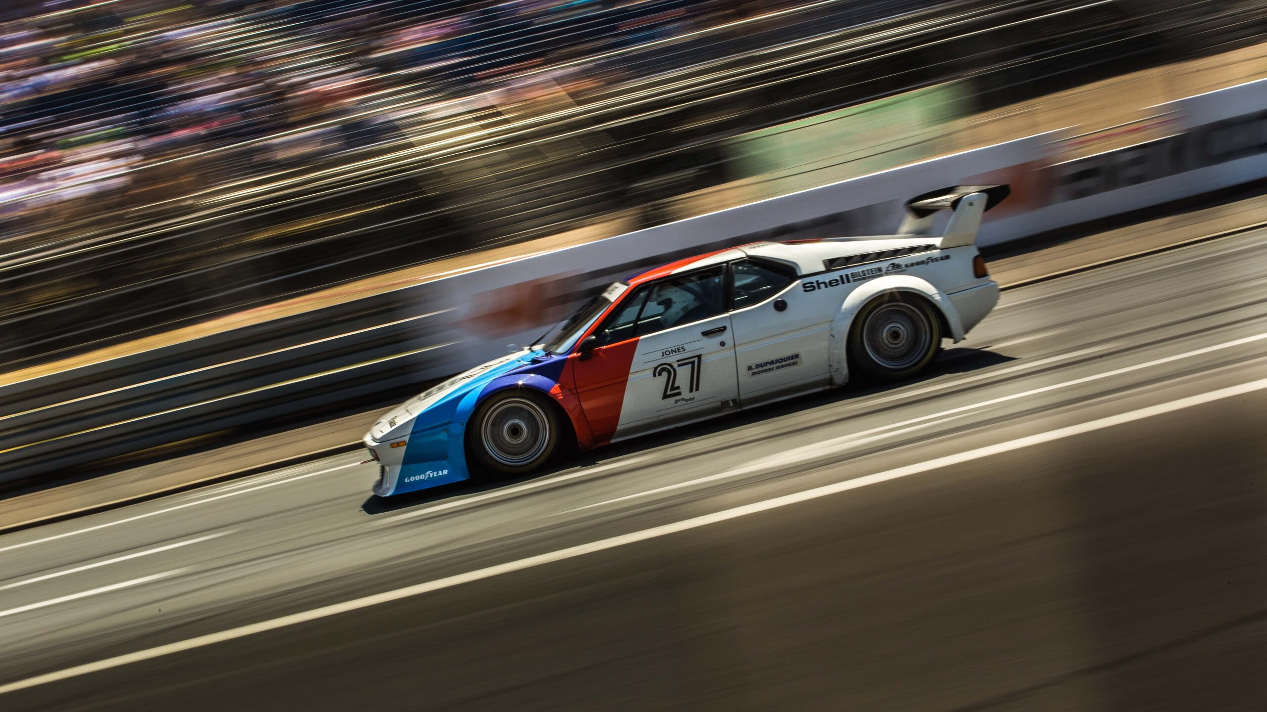 爱游戏中国官方登录入口网站-巴雷特：全黑队的进攻引擎，凭借精准传球和快速反击带领球队破敌