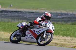 爱游戏下载-全国轮滑锦标赛上演速度与激情，全国轮滑锦标赛视频